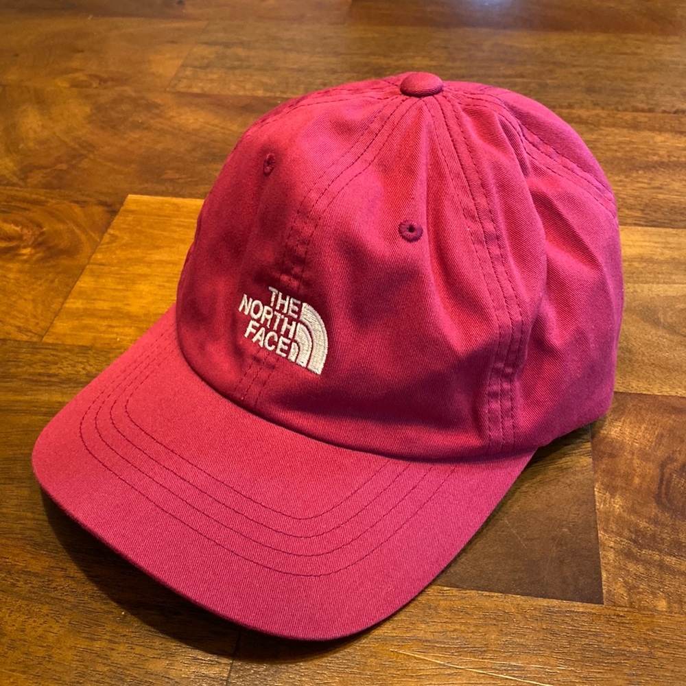 The North Face adjustable hat. OS